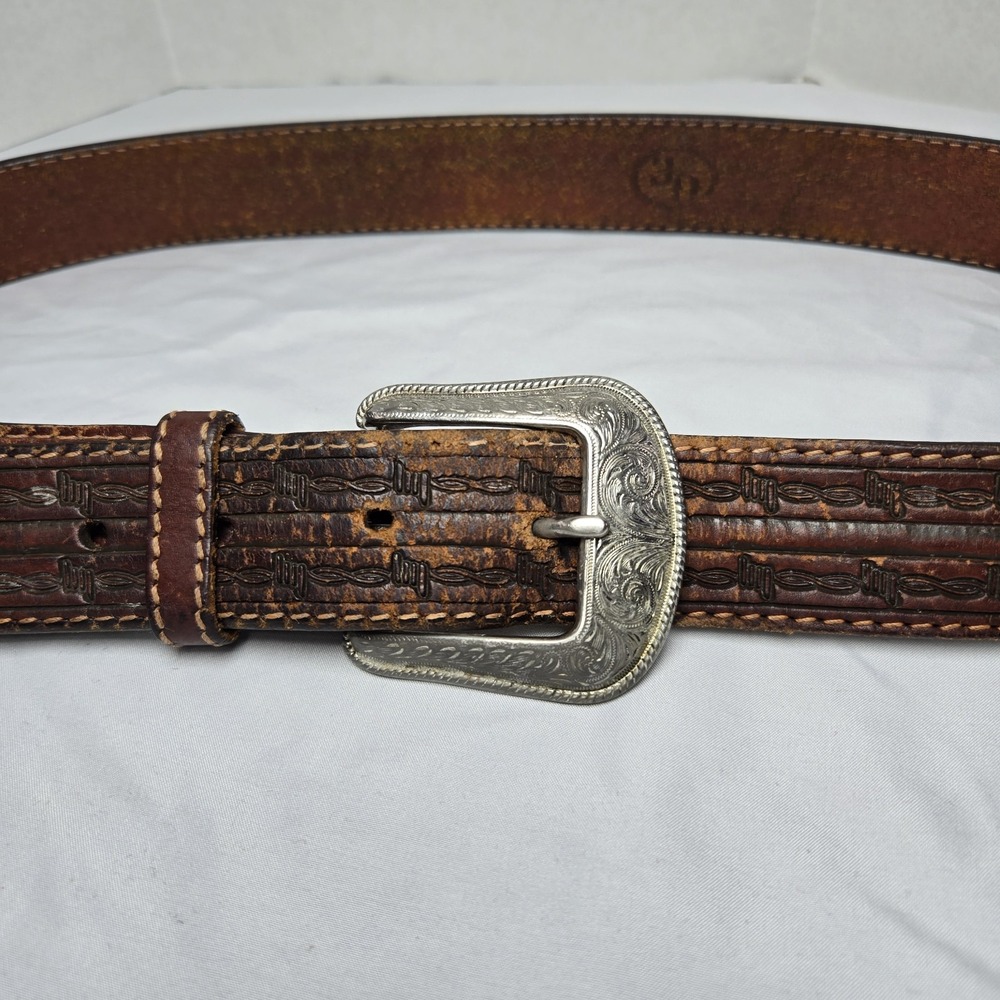 Vtg 3D Belt Company Hand Tooled Brown Leather Belt 42 Barbed Wire Etched Buckle - Picture 2 of 6